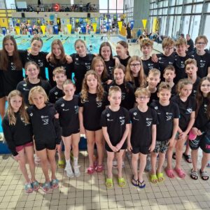 Dvacet jedna plavců Slavie se umístilo v první desítce na DroP Cupu